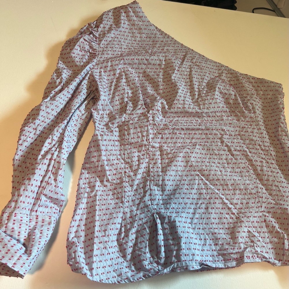 One shoulder Who What Wear top with zipper on the side
